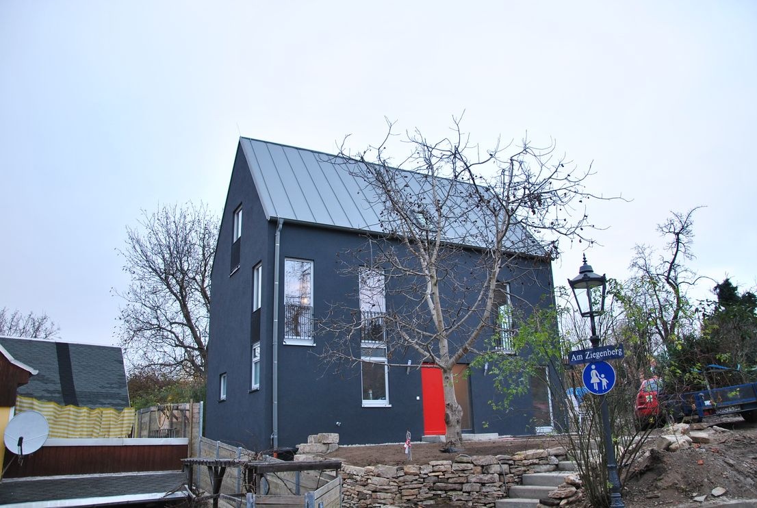 Vorher - Immobilienfoto mit grauem Himmel