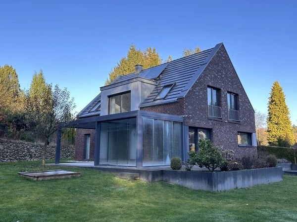 Modernes Einfamilienhaus mit Wintergarten