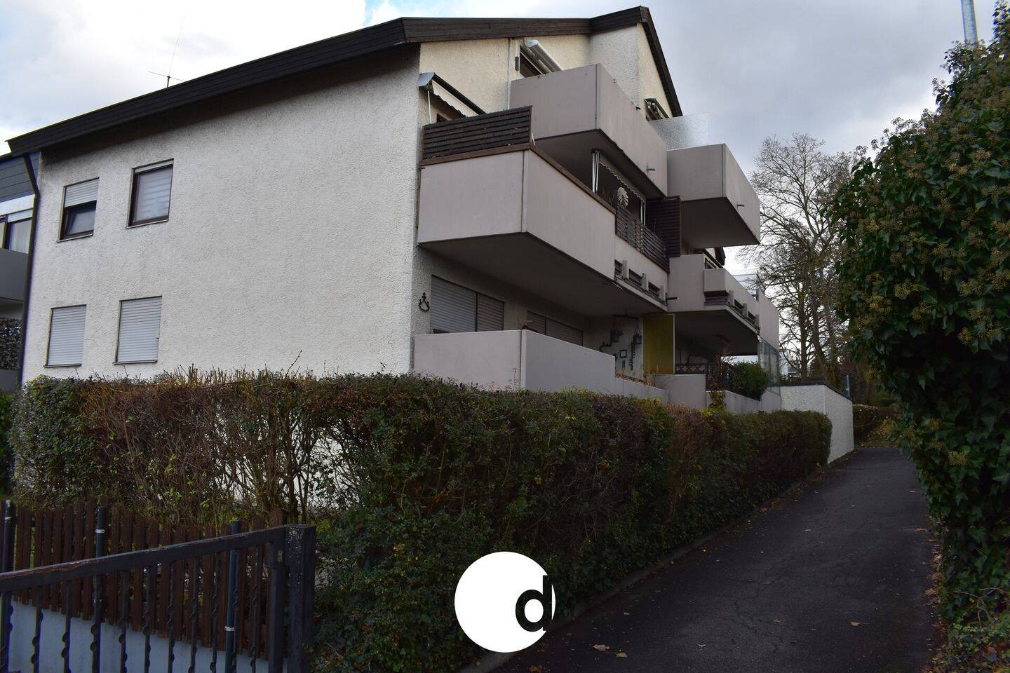 Vorher - Gebäude bei Bewölkung