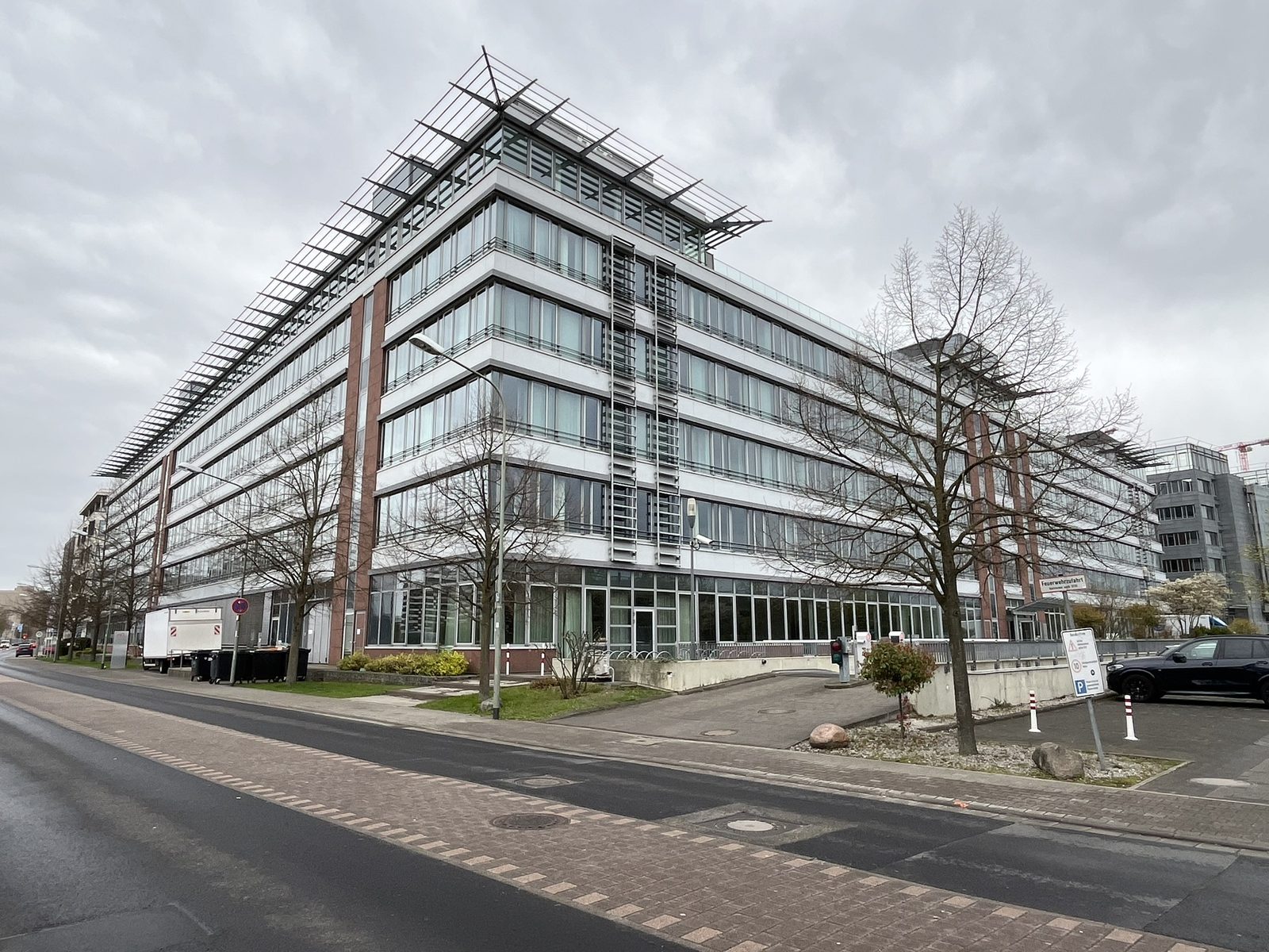 Original — Außenansicht Bürogebäude