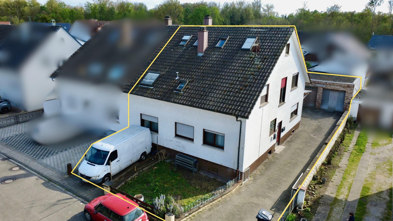 Original — Außenansicht mit Grundstück