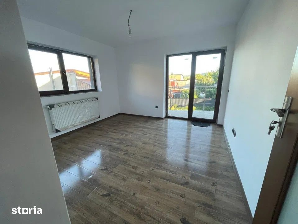 Original — Wohnraum mit Balkonzugang
