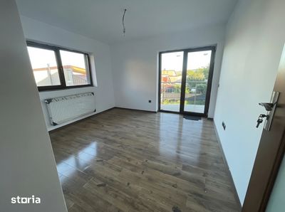 Wohnraum mit Balkonzugang