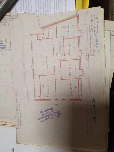 Dachgeschoss-Wohnung mit mehreren Kammern