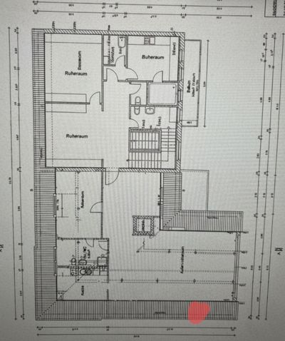 Dachgeschoss-Wohnung mit mehreren Ruheräumen und Balkon